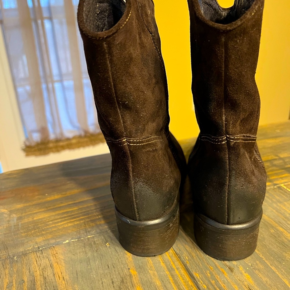 NEW! Dark Brown Suede Leather Boots, with a “distressed” look.  Size is 7.5/8. - Picture 6 of 9